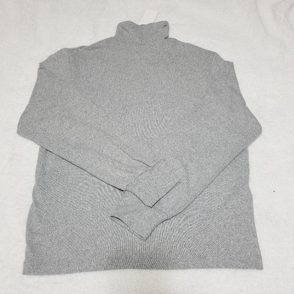 Uniqlo NWT Grey Long Sleeve Turtleneck sold - Picture 2 of 4